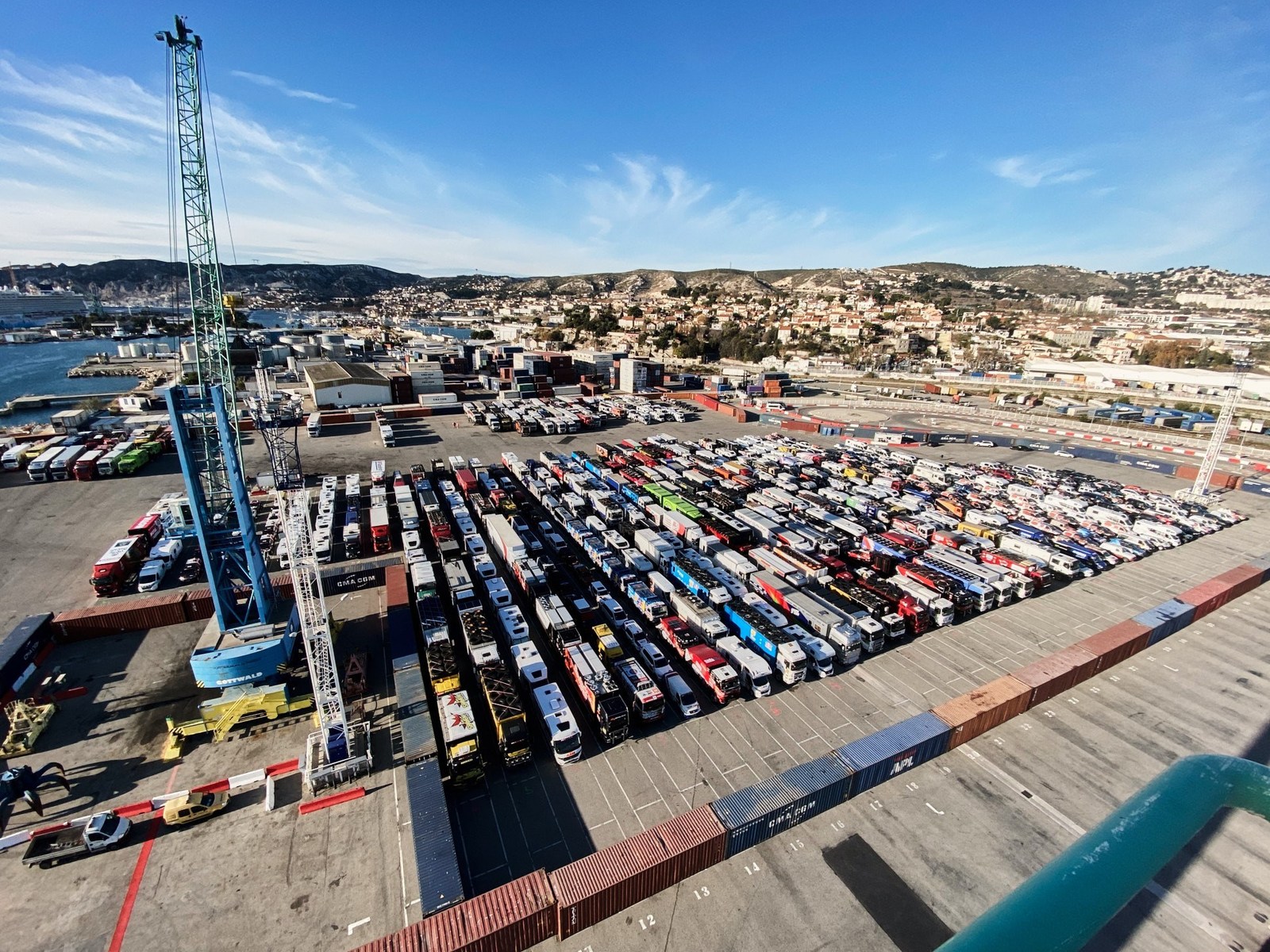 327332 Tackling the toughest rally on earth an inside look at Honda s Dakar