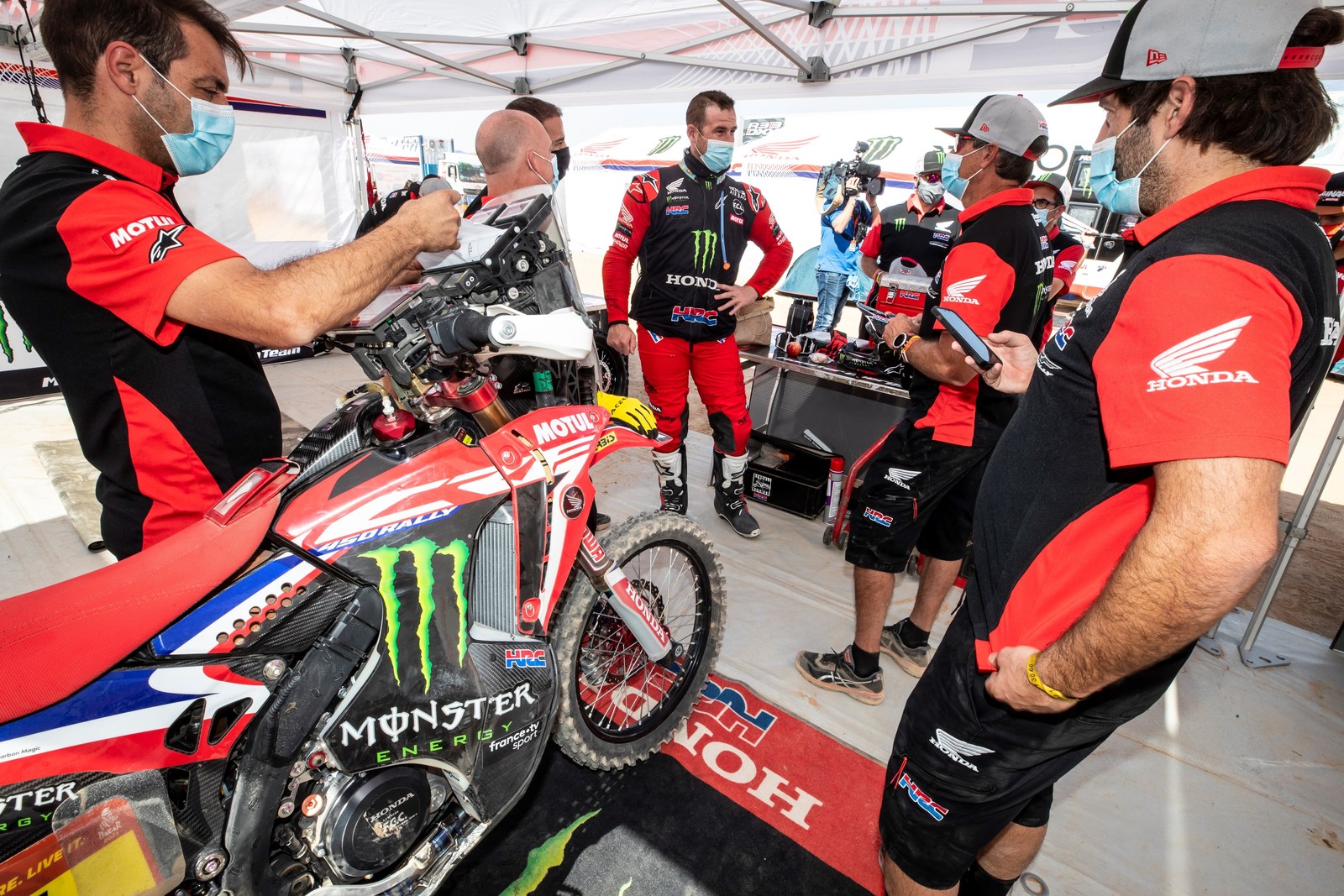 327339 Tackling the toughest rally on earth an inside look at Honda s Dakar